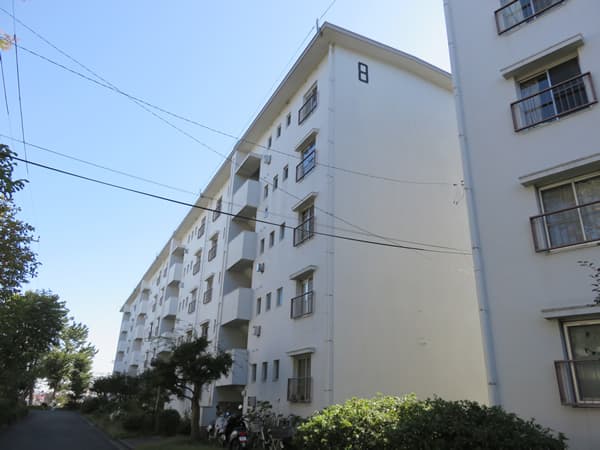 ガーデン山団地8号棟 1