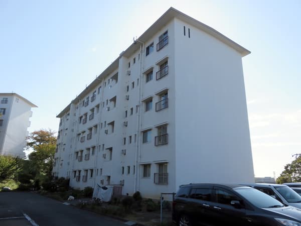 ガーデン山団地11号棟 1