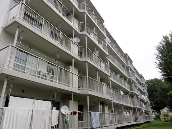 東向地団地6号棟 2