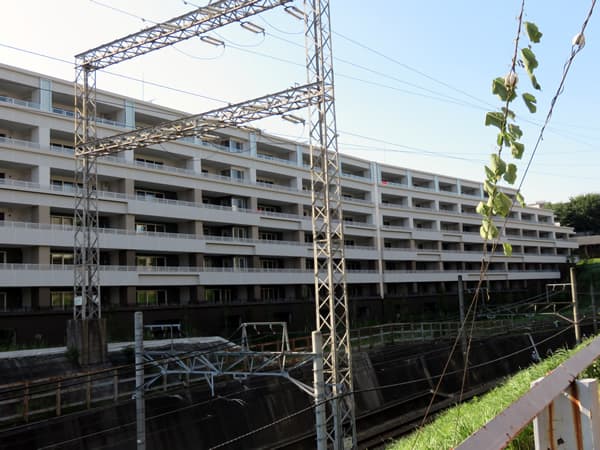 ドレッセ美しが丘ヒルズ 4