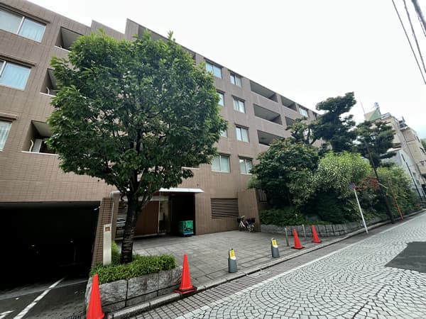 ライオンズガーデン四谷津の守坂 1