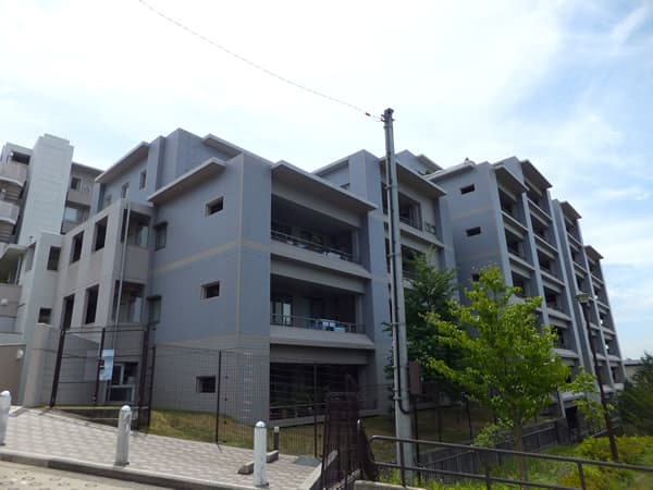 ドレッセあざみ野コリーナコート 1