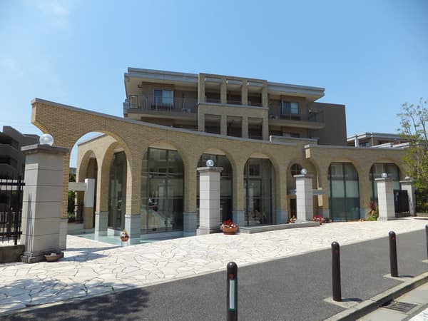 ドレッセ美しの森フロラージュウエストヒル 1