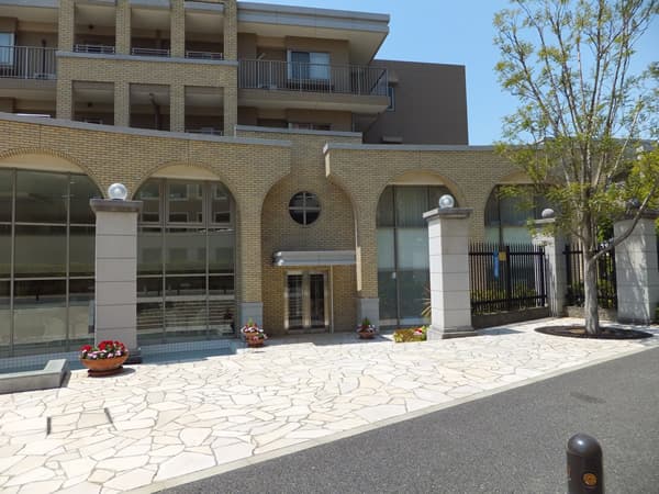 ドレッセ美しの森フロラージュウエストヒル 2