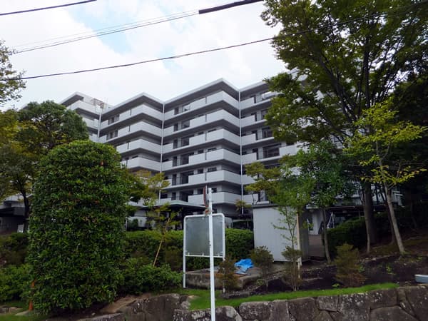 コンドミニアムヴェル大倉山 1