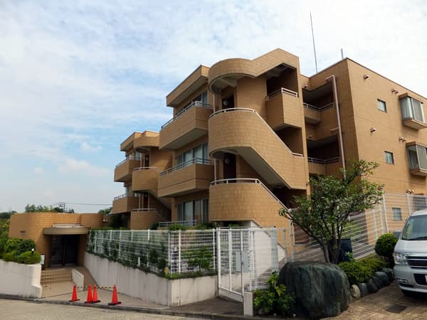 ハイラーク大倉山セカンドウイング 1