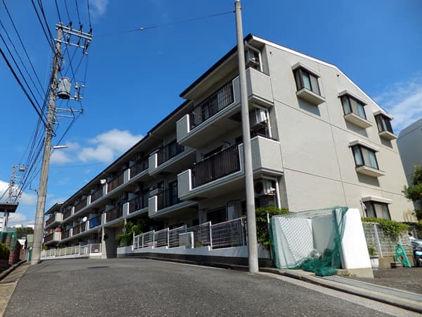 コンドミニアムメイ大倉山 1