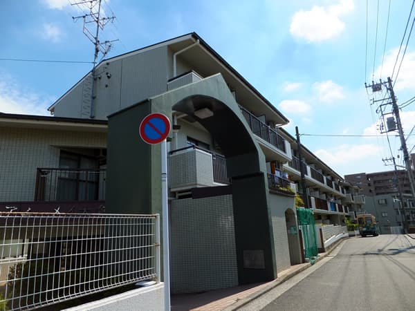 コンドミニアムメイ大倉山 3