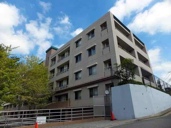 ディグニコート大倉山ヒルズ 3