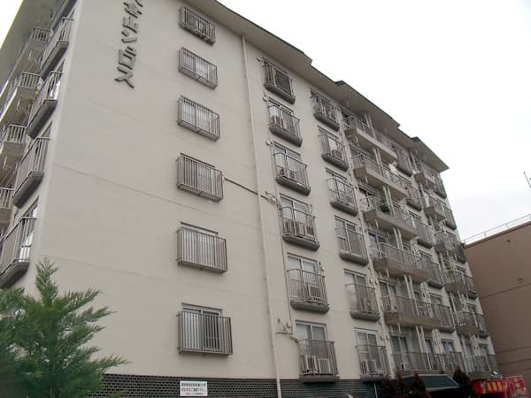 大倉山シュロス 3