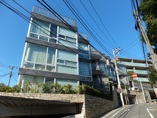 プレステージ上目黒諏訪山 1