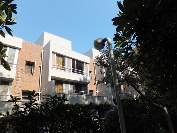 大倉山ヒルタウン8号棟 1