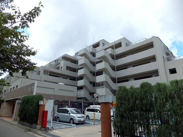 ルイシャトレ大倉山サンクティエル 4