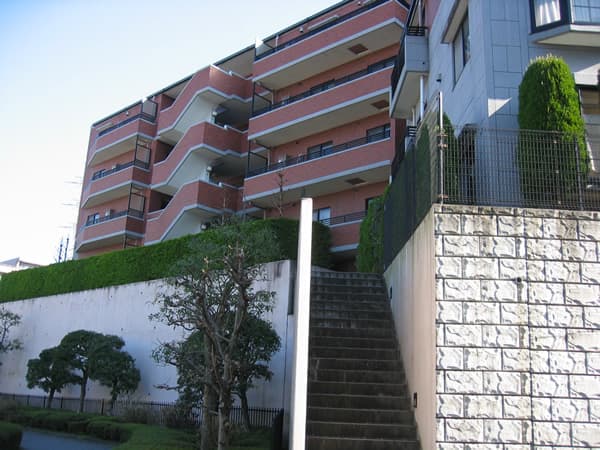 サンクタス栗平駅前ブリティッシュスクエアクラウンコート 5