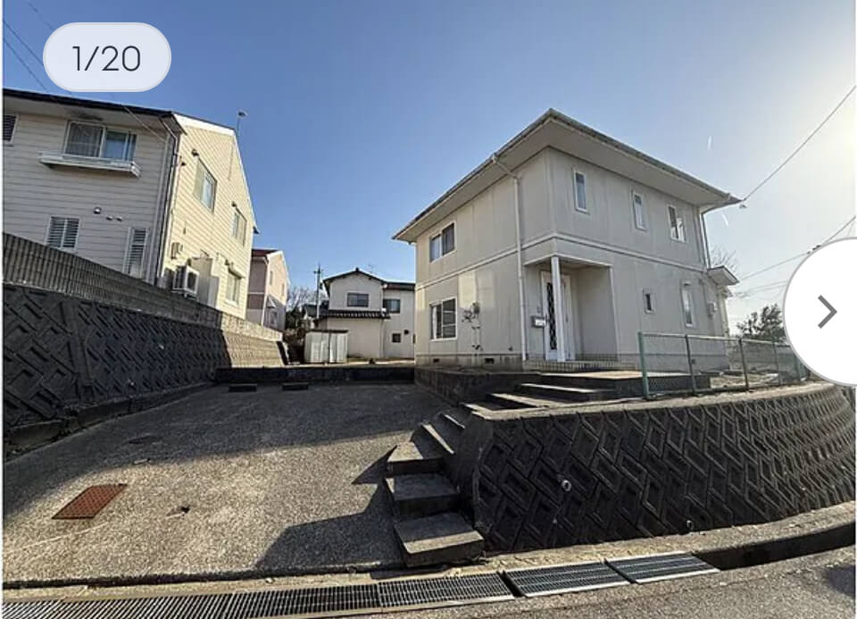 内見者の指摘：駐車場の入り口の傾斜が気になる